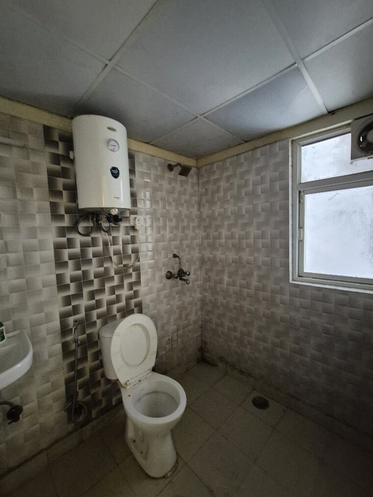 Bathroom, jor bagh 1 RK 230 Sq.Ft. Apartment In Jor Bagh Delhi 9663882