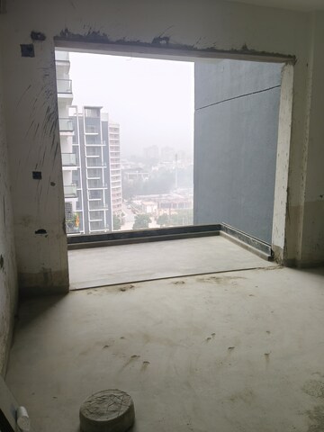 Room in 2.5 BHK Apartment at One OAK Natura, Sushant Golf City – for Sale