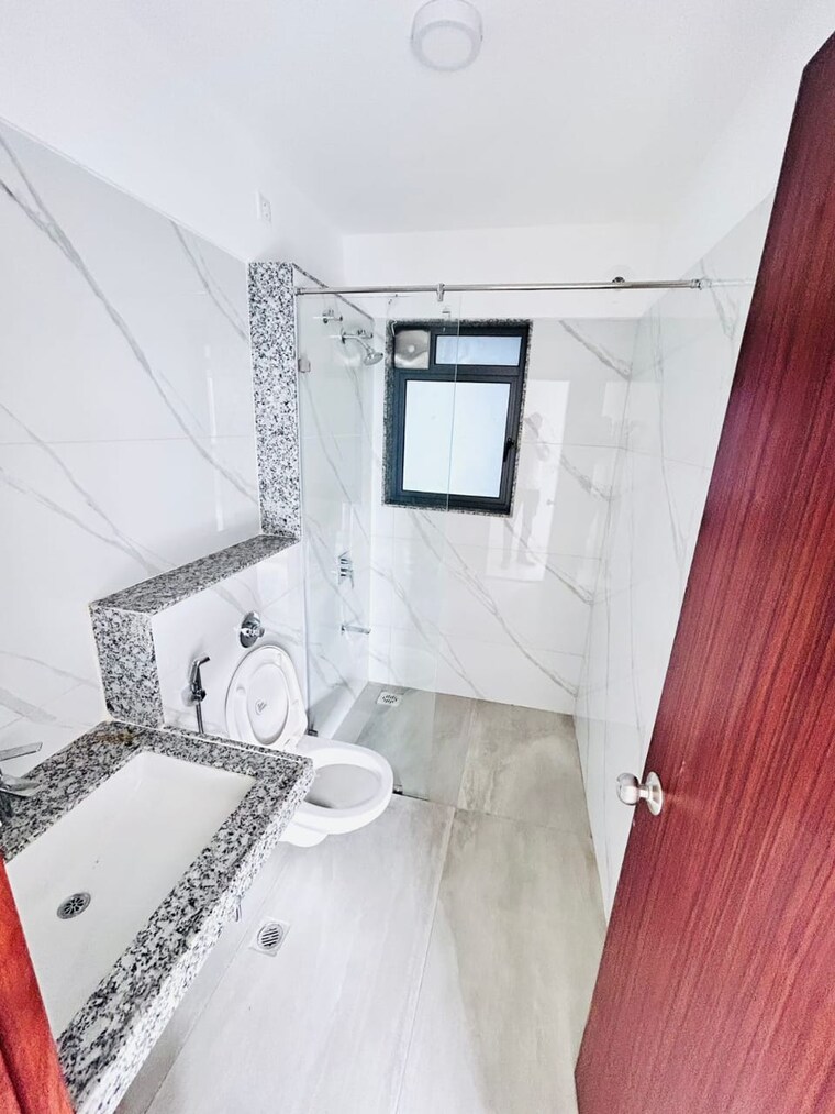 Bathroom, amanora-gold-towers 2 Bedroom 614 Sq.Ft. Apartment In Hadapsar Pune 9663978