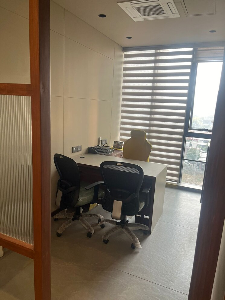 Team Area, maruti-the-ridge Commercial Office Space 1405 Sq.Ft. In Sanidhya Ahmedabad 9663964