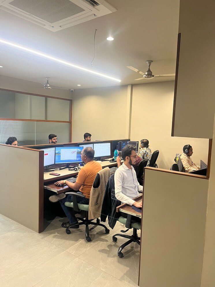 Team Area, maruti-the-ridge Commercial Office Space 1405 Sq.Ft. In Sanidhya Ahmedabad 9663964