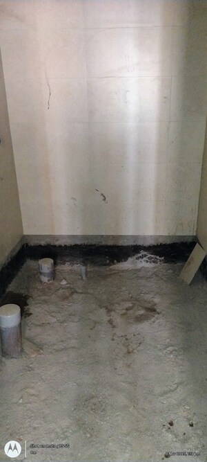 Bathroom in 2 BHK Apartment at Grand Omaxe, Gomti Nagar – for Sale