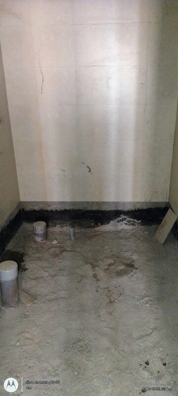 Bathroom in 2 BHK Apartment at Grand Omaxe, Gomti Nagar – for Sale