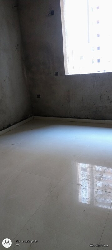 Room in 2 BHK Apartment at Grand Omaxe, Gomti Nagar – for Sale