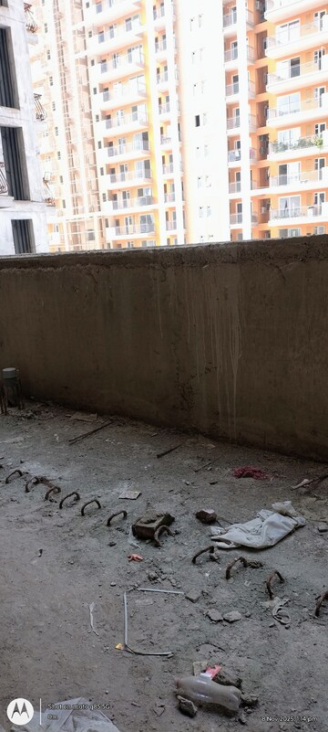 Parking in 2 BHK Apartment at Grand Omaxe, Gomti Nagar – for Sale