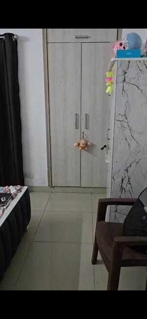 Master Bedroom in 2.5 BHK Apartment at Ajnara Le Garden, Sector 16b Greater Noida – for Rent