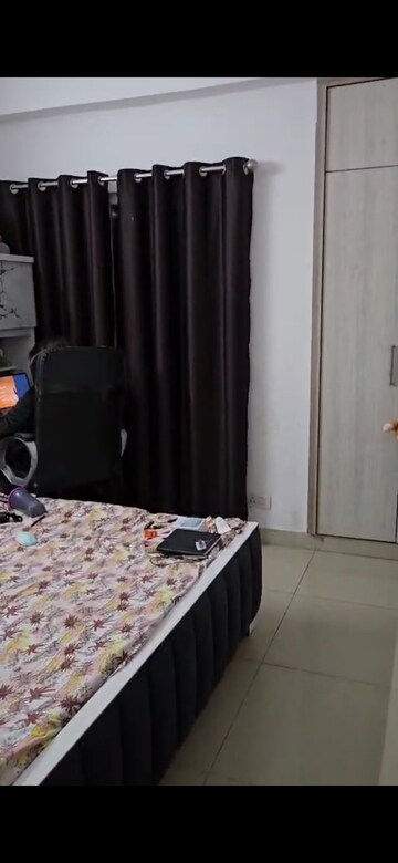 Bedroom in 2.5 BHK Apartment at Ajnara Le Garden, Sector 16b Greater Noida – for Rent