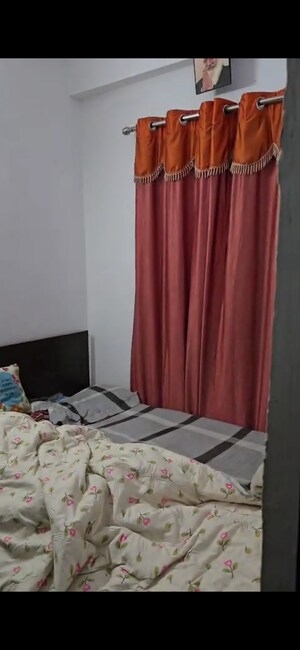 Bedroom in 2.5 BHK Apartment at Ajnara Le Garden, Sector 16b Greater Noida – for Rent