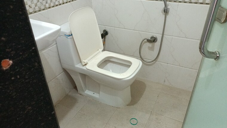 Bathroom, vaishali sector 5 2 Bedroom 760 Sq.Ft. Builder Floor In Vaishali Sector 5 Ghaziabad 9664062