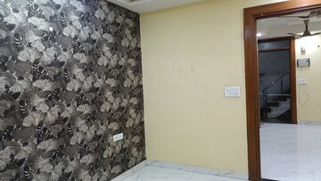 Room in 2 BHK Builder Floor at Vaishali Sector 5 – for Rent