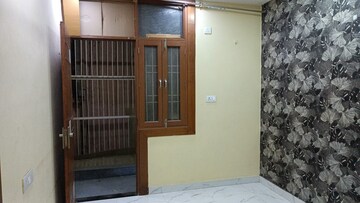 Room in 2 BHK Builder Floor at Vaishali Sector 5 – for Rent