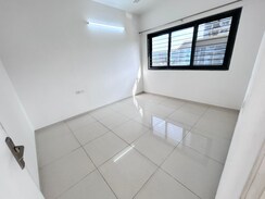 1 BHK + Extra Room Apartment For Sale in Amanora Gold Towers