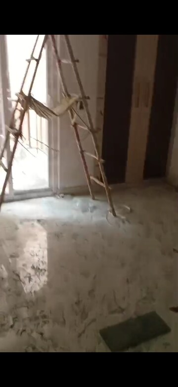 Room in 2.5 BHK Apartment at Aims Greens Avenue, Sector 4 Greater Noida – for Sale