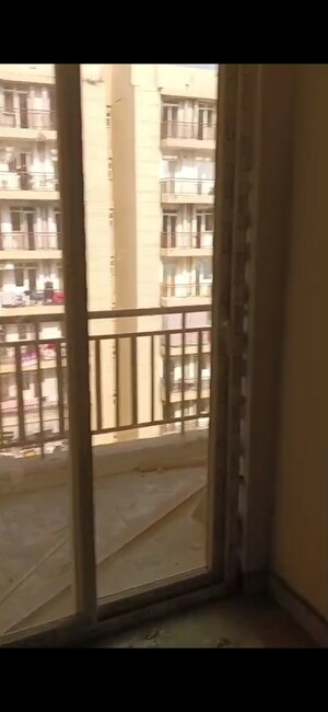 Room in 2.5 BHK Apartment at Aims Greens Avenue, Sector 4 Greater Noida – for Sale