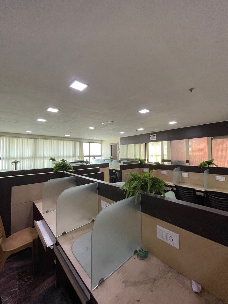 Team Area, park street Commercial Office Space 1800 Sq.Ft. In Park Street Kolkata 9664074