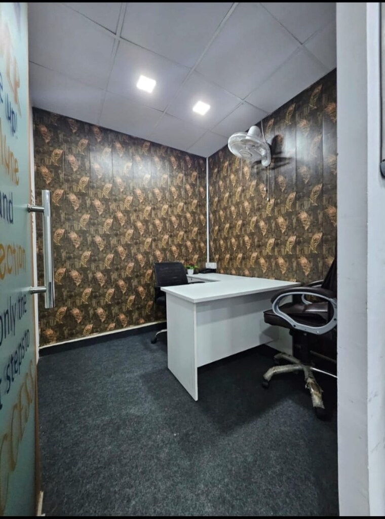 Team Area, sector 63 Commercial Office Space 1400 Sq.Ft. In Sector 63 Noida 9664127