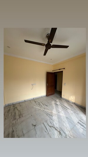 Room in 2.5 BHK Builder Floor at Unitech South City 1, South City 1 – for Rent