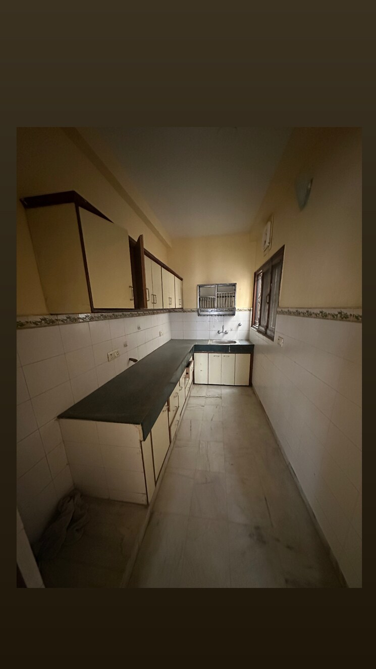 Kitchen, unitech-south-city-1 2.5 Bedroom 1300 Sq.Ft. Builder Floor In South City 1 Gurgaon 9664112