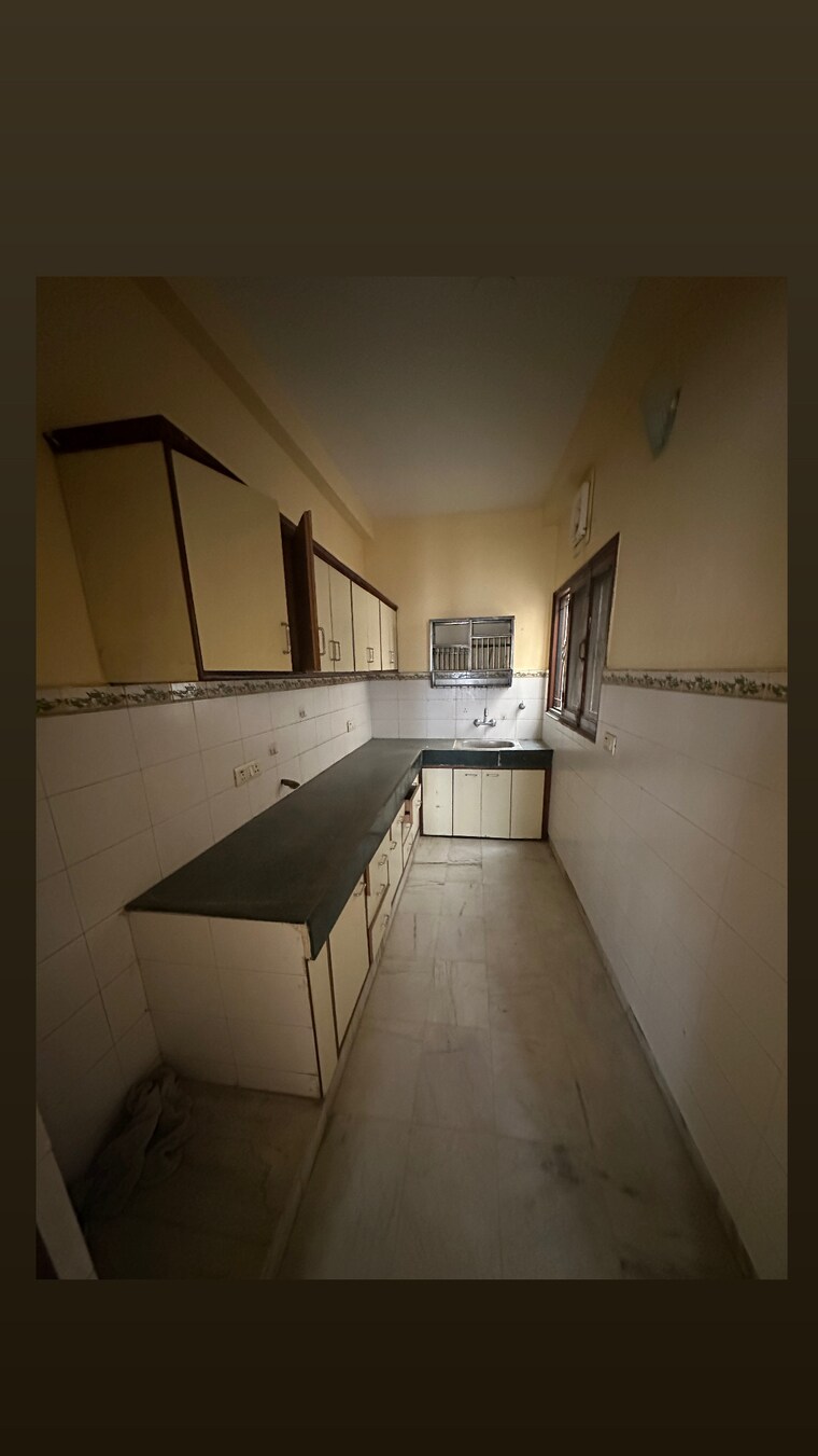 Kitchen, unitech-south-city-1 2.5 Bedroom 1300 Sq.Ft. Builder Floor In South City 1 Gurgaon 9664112