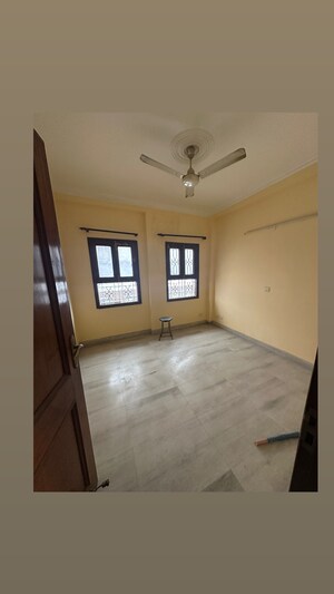 Room in 2.5 BHK Builder Floor at Unitech South City 1, South City 1 – for Rent