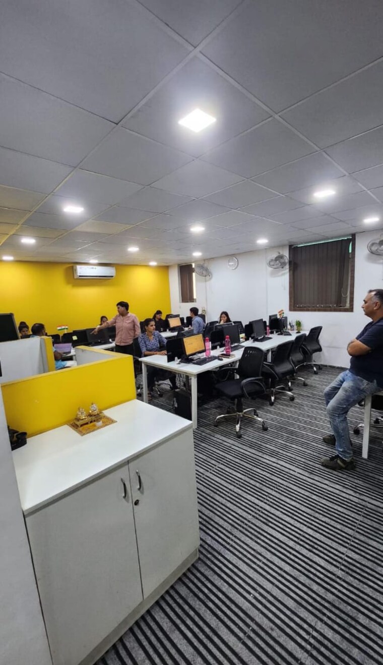 Team Area, sector 63 Commercial Office Space 1800 Sq.Ft. In Sector 63 Noida 9664133