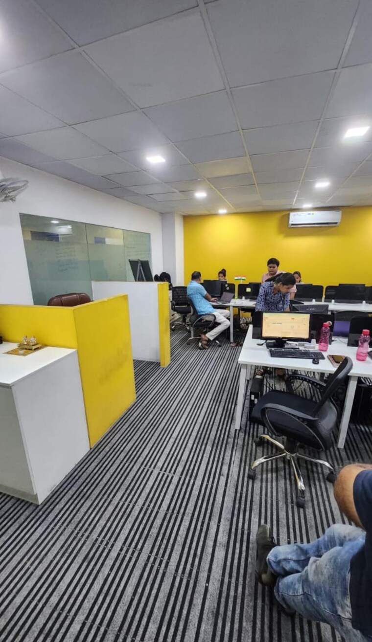 Team Area, sector 63 Commercial Office Space 1800 Sq.Ft. In Sector 63 Noida 9664133