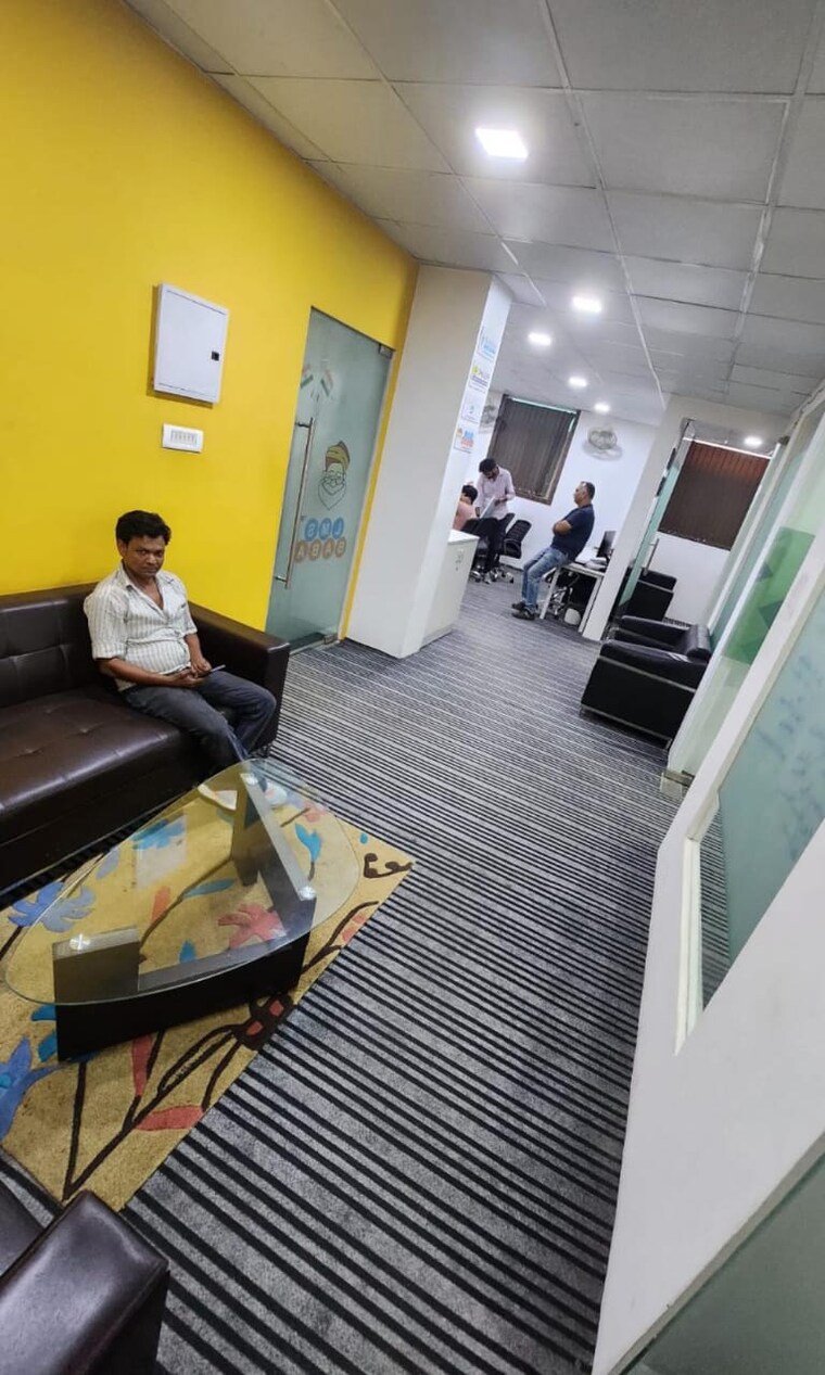 Team Area, sector 63 Commercial Office Space 1800 Sq.Ft. In Sector 63 Noida 9664133