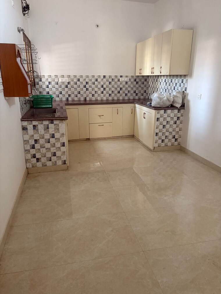 Room, gms road 3 Bedroom 3600 Sq.Ft. Independent House In Gms Road Dehradun 9664153