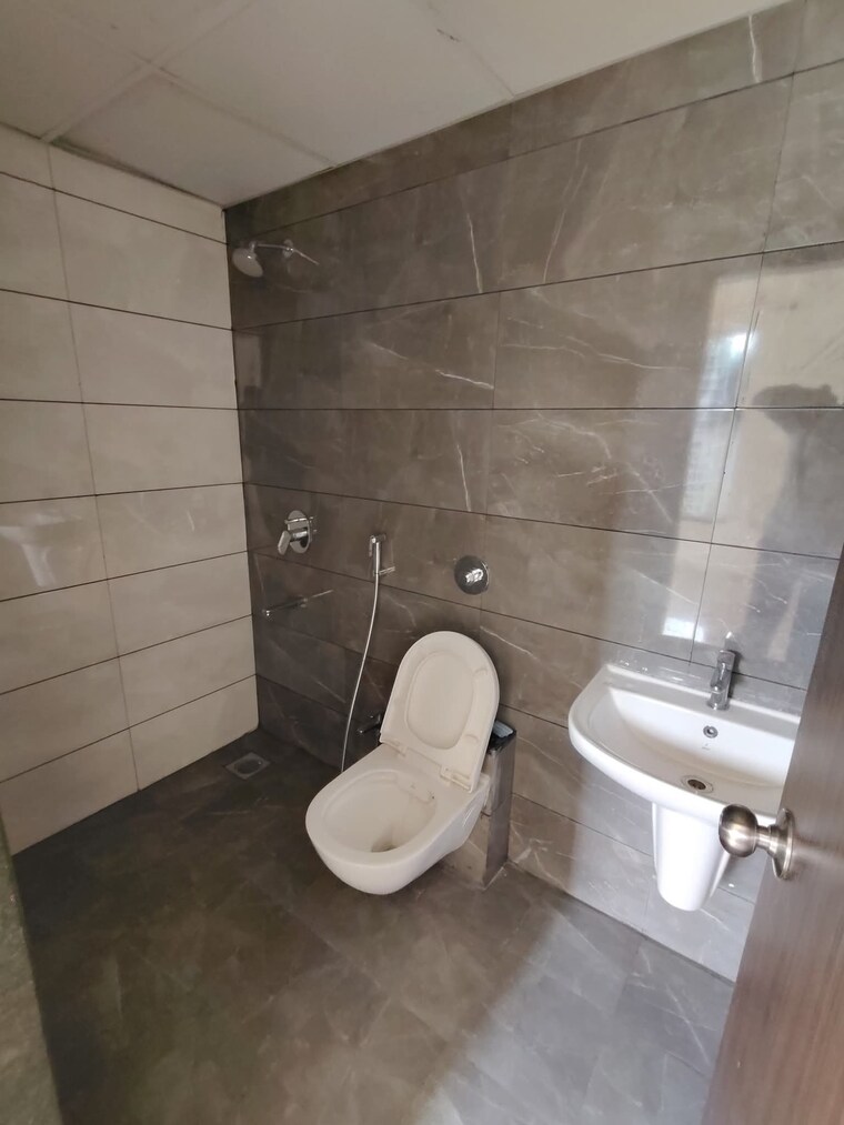 Bathroom, jhamtani-vision-ace-phase-2 2 Bedroom 750 Sq.Ft. Apartment In Tathawade Pune 9664161
