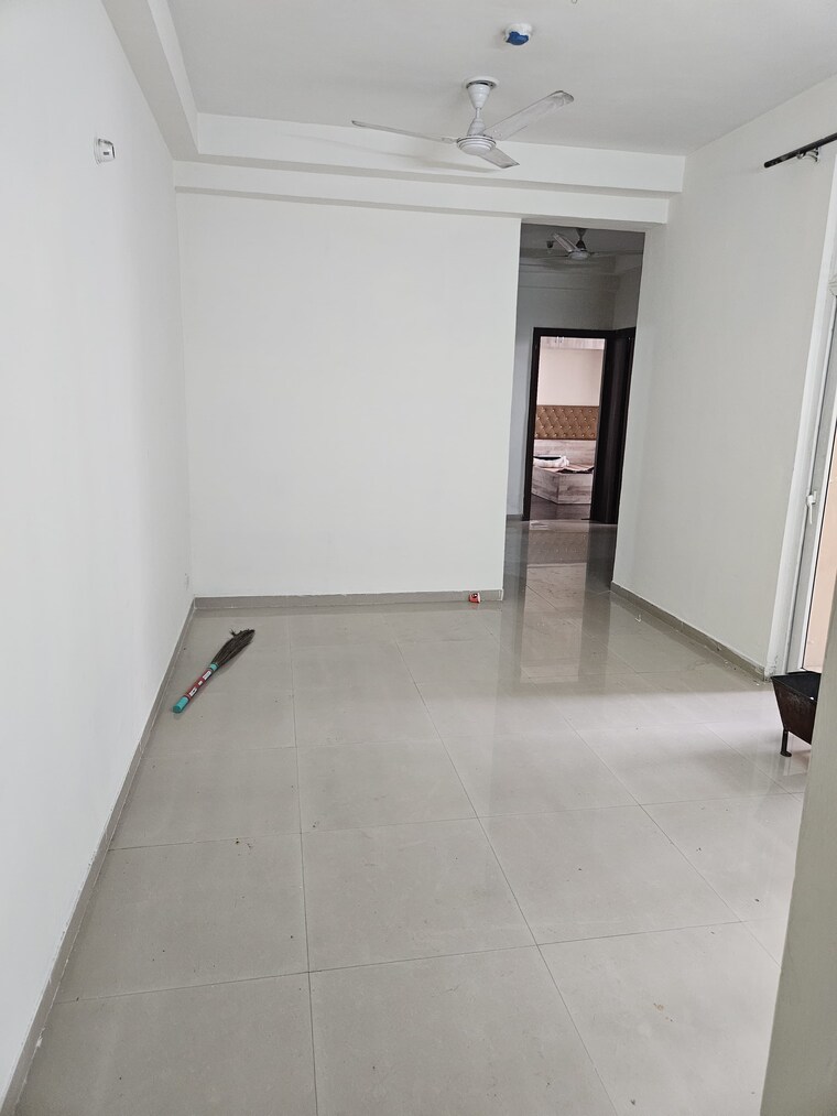 Room, mahagun-mywoods 2.5 Bedroom 1110 Sq.Ft. Apartment In Sector 16c Greater Noida Greater Noida 9664223