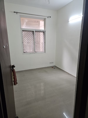 Room in 2.5 BHK Apartment at Mahagun Mywoods, Sector 16c Greater Noida – for Rent