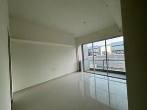 Room in 3 BHK Apartment at L And T Seawoods Residences, Seawoods – for Rent