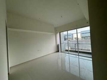 Room in 3 BHK Apartment at L And T Seawoods Residences, Seawoods – for Rent