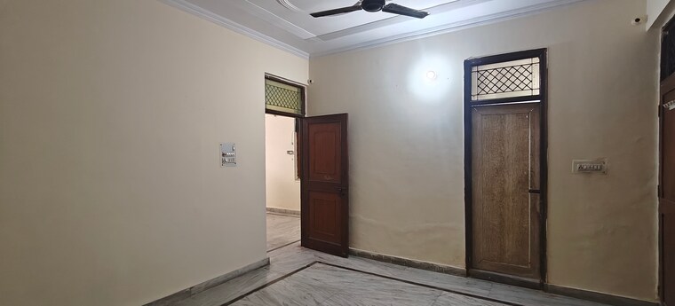 Room, mayur vihar 1 3 Bedroom 900 Sq.Ft. Builder Floor In Mayur Vihar 1 Delhi 9664308