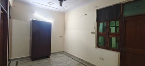 Room in 3 BHK Builder Floor at Mayur Vihar 1 – for Rent