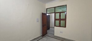 Room in 3 BHK Builder Floor at Mayur Vihar 1 – for Rent
