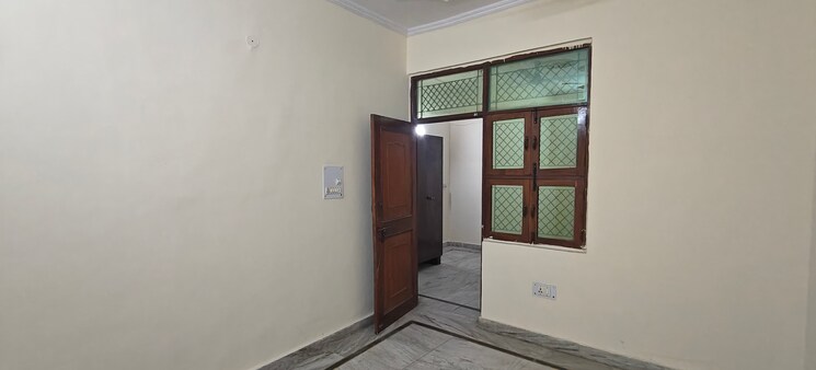 Room, mayur vihar phase 1 3 Bedroom 900 Sq.Ft. Builder Floor In Mayur Vihar Phase 1 Delhi 9664308