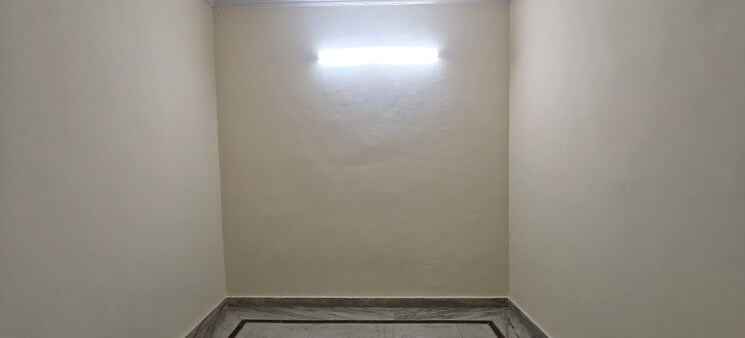 Room, mayur vihar phase 1 3 Bedroom 900 Sq.Ft. Builder Floor In Mayur Vihar Phase 1 Delhi 9664308