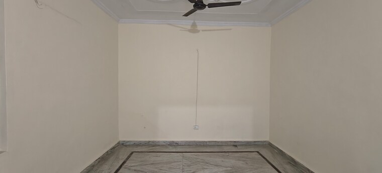 Room, mayur vihar 1 3 Bedroom 900 Sq.Ft. Builder Floor In Mayur Vihar 1 Delhi 9664308