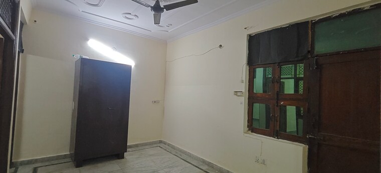 Room, mayur vihar 1 3 Bedroom 900 Sq.Ft. Builder Floor In Mayur Vihar 1 Delhi 9664308