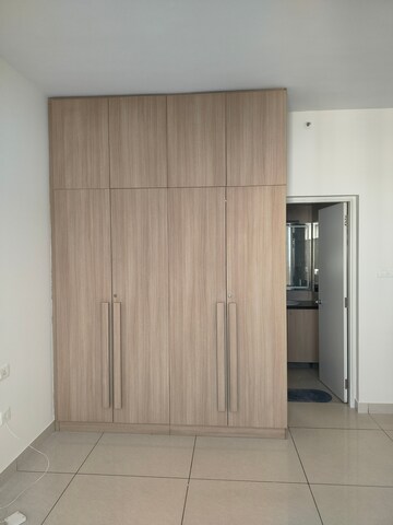 Room in 2 BHK Apartment at Prestige Lakeside Habitat, Varthur – for Rent