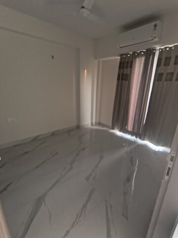 Furnished Amenities in 2 BHK Apartment at Smart World Gems, Sector 89 – for Rent