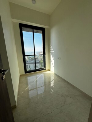 Room in 2.5 BHK Apartment at KL Astoria, Bandra West – for Rent