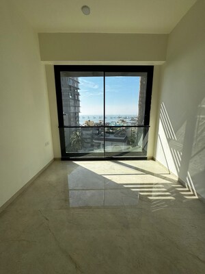 Room in 2.5 BHK Apartment at KL Astoria, Bandra West – for Rent