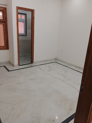 Room in 2 BHK Builder Floor at Palam Vihar – for Rent