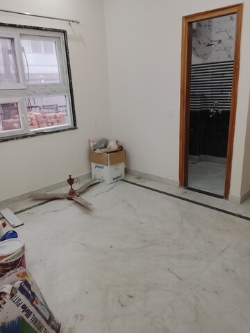 Room in 2 BHK Builder Floor at Palam Vihar – for Rent