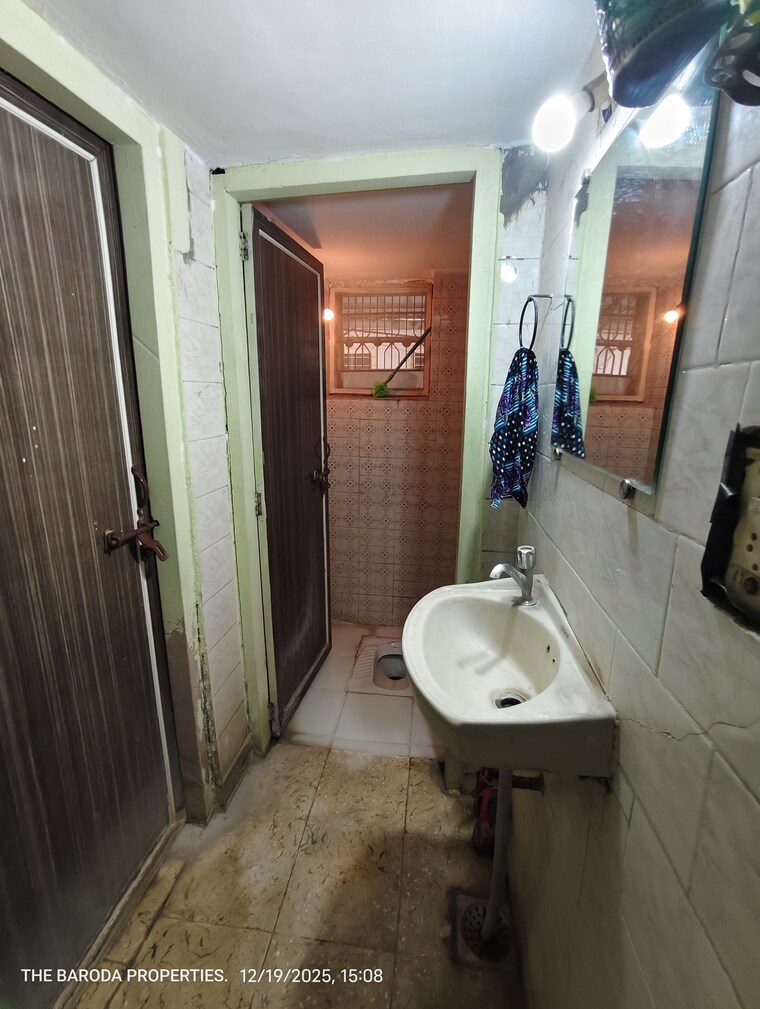 Bathroom, laxmipura 2 Bedroom 1000 Sq.Ft. Builder Floor In Laxmipura Vadodara 9664338