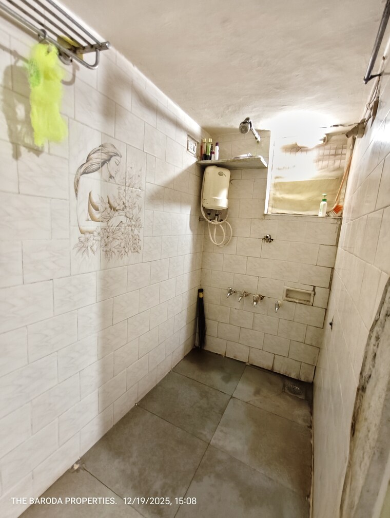 Bathroom, laxmipura 2 Bedroom 1000 Sq.Ft. Builder Floor In Laxmipura Vadodara 9664338