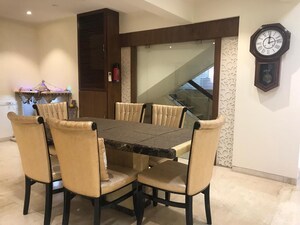Master Bedroom in 6 BHK Villa at Mittal Ruia Park, Juhu – for Sale