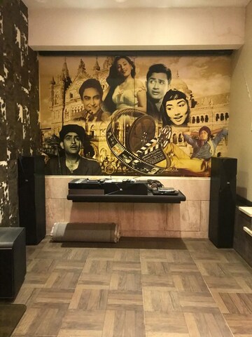 Living Room in 6 BHK Villa at Mittal Ruia Park, Juhu – for Sale